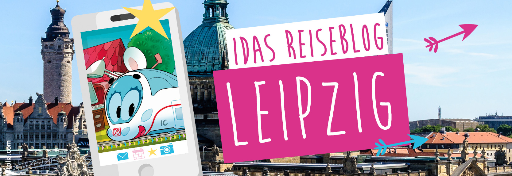 "Idas Reiseblog Leipzig". Ida lächelt durch ein Handy-Display. Leipzig ist im Hintergrund.